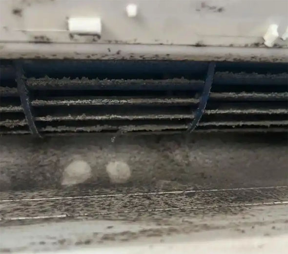 广东空调吹的风有股烧焦味是怎么回事